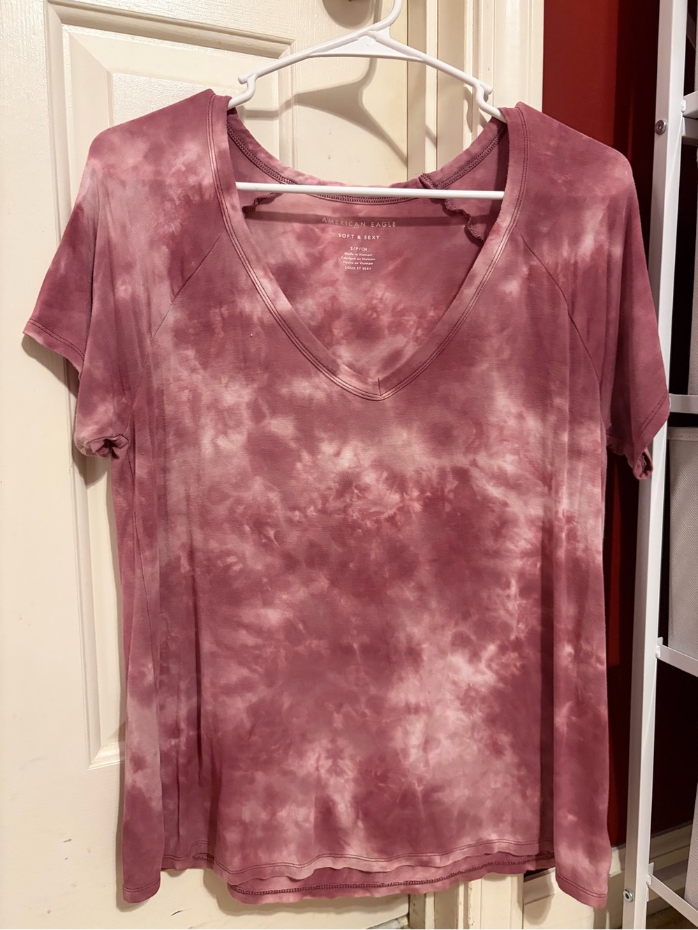 American Eagle Outfitters Mauve Tie-Dye V-Neck Short Sleeve Tee